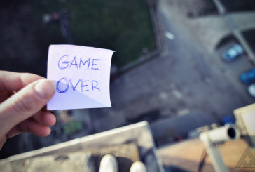 10 Deadly Games that Attract Teenagers to Death