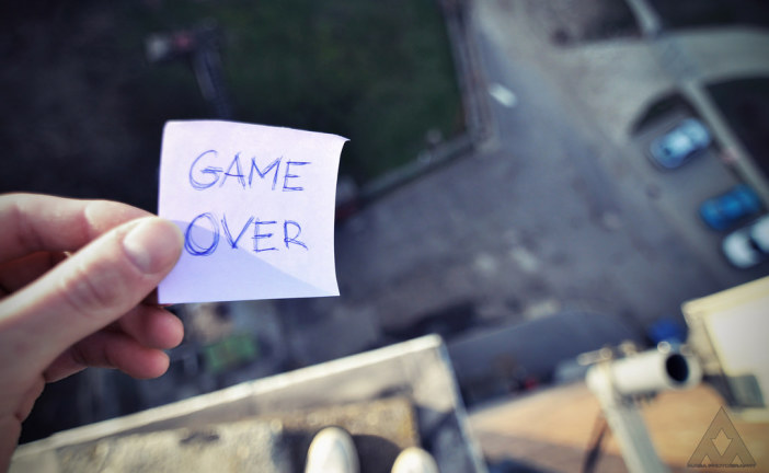 10 Deadly Games that Attract Teenagers to Death